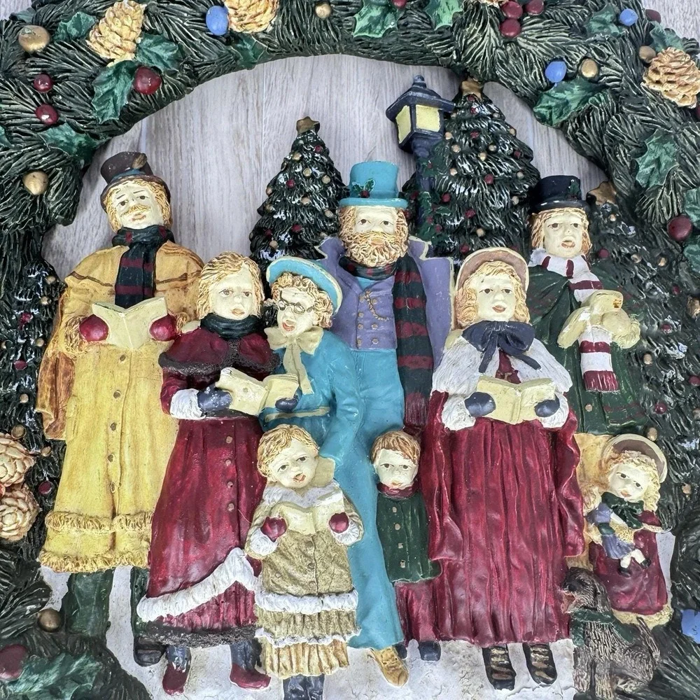 Christmas Carolers Wreath Wall Decor Holiday Choir Pinecones Resin 12 Inch